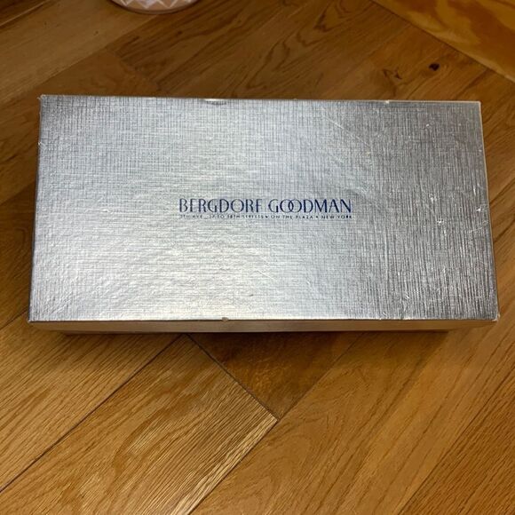 Authentic Bergdorf Goodman Logo EMPTY silver cardboard Gift box - Picture 2 of 12